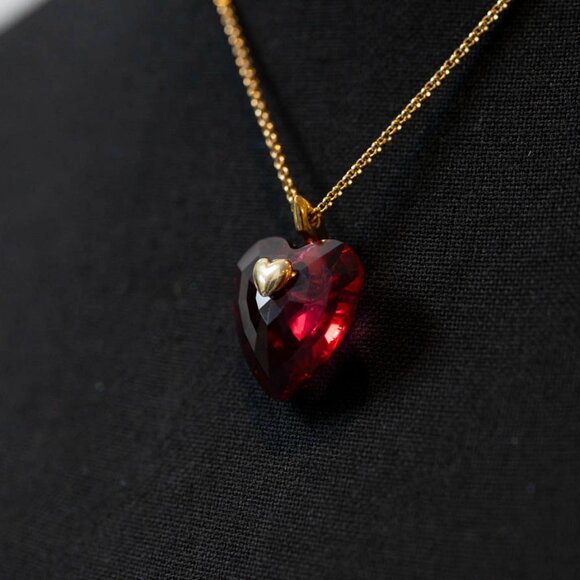 Beautiful Swarovski Heart Necklace - Picture 5 of 7